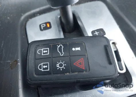 2011 Volvo S60 T6 из США, поврежденный, VIN YV1902FH5B2015062